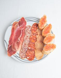Comida en o cerca de este hotel