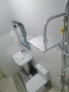 HOTEL ERRACHIDIA tesisinde bir banyo