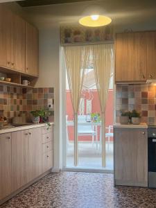 Kuchyň nebo kuchyňský kout v ubytování ALPHA HOME SITIA 2