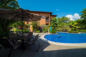 Bazén v ubytování Los Suenos Veranda 3G by Stay in CR nebo v jeho okolí