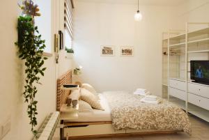 A bed or beds in a room at St. Peter Sweets