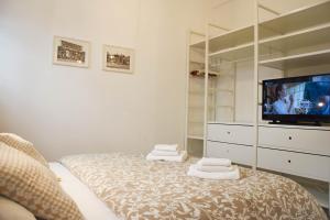 A bed or beds in a room at St. Peter Sweets