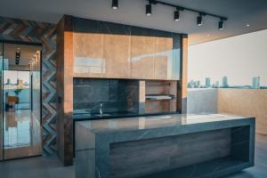 Kuchyň nebo kuchyňský kout v ubytování Elegante Apartament/Mall Brisas