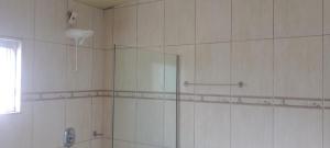 a shower with a glass door in a bathroom at Pousada Vale dos Sonhos - Suite Master com Hidromassagem in Capitólio