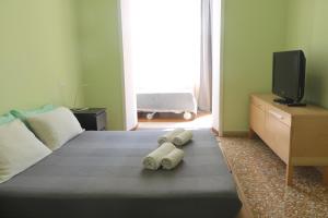 a bedroom with a bed with two towels on it at Rome Sleep Home Bed & Breakfast in Rome +1 photo