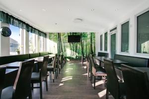 TV a/nebo společenská místnost v ubytování Brunnby Hotel
