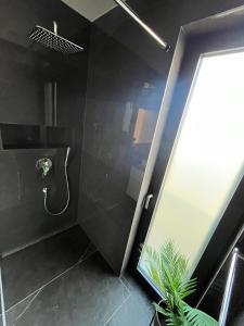 Et badeværelse på Primosten Resort Sunhill Deluxe Apartment Maya