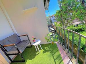 Balkón nebo terasa v ubytování Homely apt 3 (three)