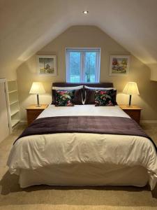 a bedroom with a large bed with two lamps at Lovely country cottage in Dalton / Parbold in Wigan