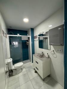 a bathroom with a toilet and a sink and a shower at Ocón 2 in Lebrija