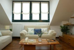 a living room with a couch and a table at El Capricho de Candás in Candás