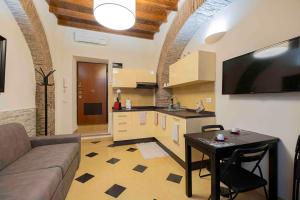 a living room with a couch and a table and a kitchen at Le Petit Prince in Rome