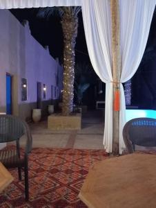 Bazén v ubytování Hotel Riad Sahara Activity nebo v jeho okolí