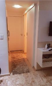 Een badkamer bij Apartamento compartilhado quarto privativo