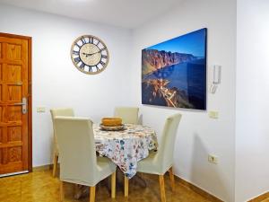 Gallery image of Piso en Candelaria con terraza, vistas al mar, aire acondicionado y garaje in Candelaria