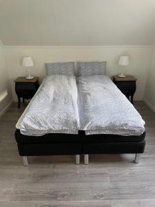 Un pat sau paturi într-o cameră la Reinestua
