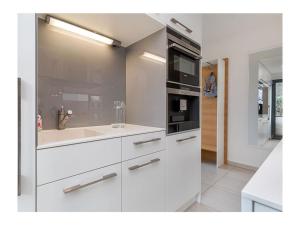 Billede fra billedgalleriet på Holiday Apartment 1 Comfortable Vacation Home i Juliusruh