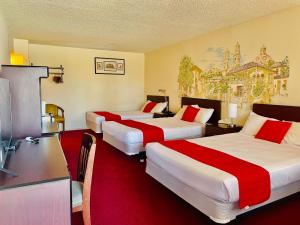 Postel nebo postele na pokoji v ubytování San Miguel Inn + 7 fotografií