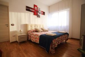 a bedroom with a bed and a window at Sorrento 319 in Sorrento