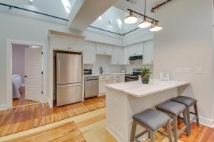 Kuchyň nebo kuchyňský kout v ubytování Spacious Downtown Hot Springs Vacation Rental!