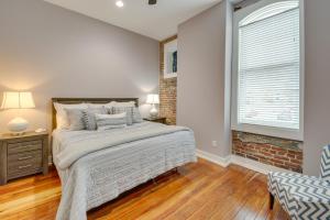 Postel nebo postele na pokoji v ubytování Spacious Downtown Hot Springs Vacation Rental!
