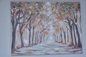 uma pintura a óleo de um caminho através de uma floresta em Apartment 8 em Acra