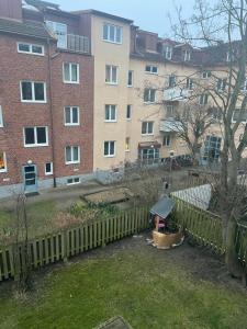 a fence in a yard in front of a building at Stor lägenhet in Malmö