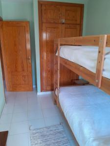 Двуетажно легло или двуетажни легла в стая в Casa Adelfas, Benajarafe