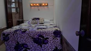 Postel nebo postele na pokoji v ubytování Hotel Kamelot Parque Central