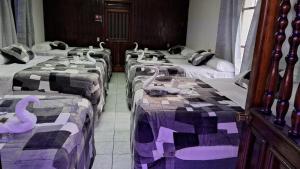 Postel nebo postele na pokoji v ubytování Hotel Kamelot Parque Central