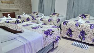 Postel nebo postele na pokoji v ubytování Hotel Kamelot Parque Central
