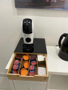 Příslušenství pro přípravu čaje a kávy v ubytování Maison appartaments