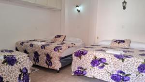 Postel nebo postele na pokoji v ubytování Hotel Kamelot Parque Central