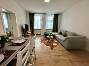 a living room with a couch and a table at Retreat am Teich in Altenburg