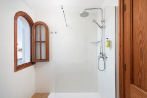 Kúpeľňa v ubytovaní SES ONES with sea views + 35 fotografií