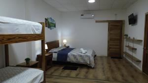 Postel nebo postele na pokoji v ubytování ROOM AYAMPE - La Casa de Eros