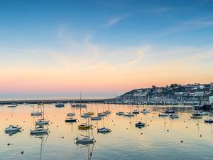 a group of boats in a harbor at sunset at 2 bed in Brixham 75549 in Brixham