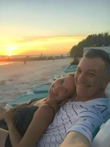 um homem e uma mulher deitados na praia em Heated pool just 1.7 mi to beach The Ocean Pearl em Sarasota