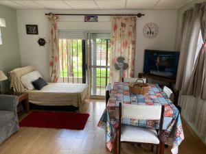 a living room with a table and a bed at Mar 11 a 100 mtros del mar in Parque del Plata