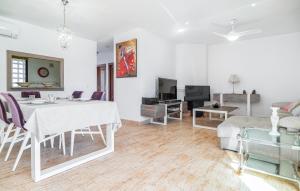Χώρος καθιστικού στο Cozy Home In Mijas Costa With Wifi