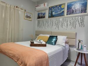 a bedroom with a bed with a basket on it at APTO Maison Class - 3 quartos 2 banheiros próximo ao shopping in Foz do Iguaçu
