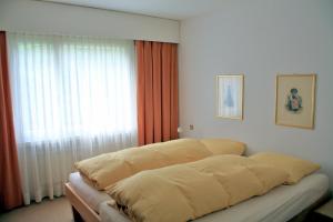 Postel nebo postele na pokoji v ubytování Apartment Scuol