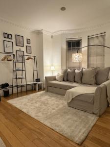 a living room with a couch and a rug at Hyde Park Corner House in London