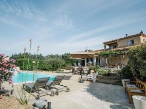 Bazén v ubytování La Roque nebo v jeho okolí