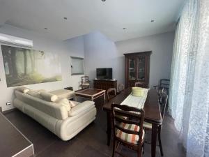 a living room with a couch and a table at Donde habita el olvido in Baeza