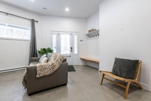 a living room with a couch and a chair at Chalet AuCalm in Chertsey