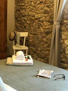 a table with a chair and a hat on it at Villa Claudia in Cavriglia