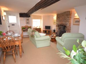 a living room with chairs and a table and a fireplace at 2 bed in Wells 52STT in Wells