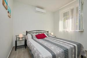 Katil atau katil-katil dalam bilik di Apartments by the sea Prozurska Luka, Mljet - 22333