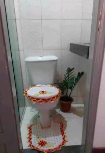 A bathroom at Suíte com ar condicionado próximo ao Estádio Mangueirão Még 6 kép